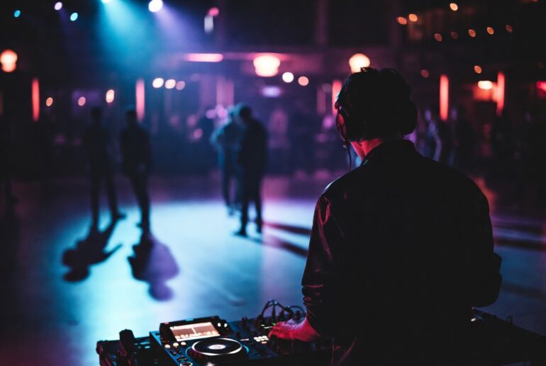 cum a schimbat viața de noapte felul în care consumăm muzica